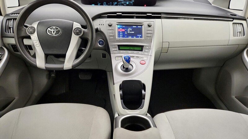 2014 Toyota Prius Three 9