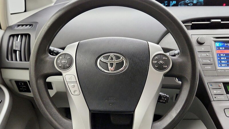 2014 Toyota Prius Three 10