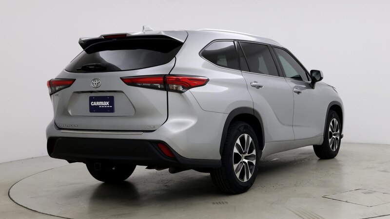 2021 Toyota Highlander XLE 8