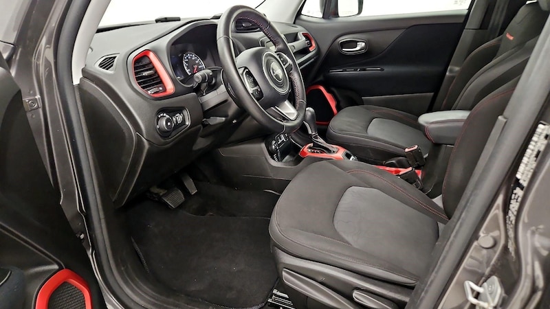 2016 Jeep Renegade Trailhawk 11