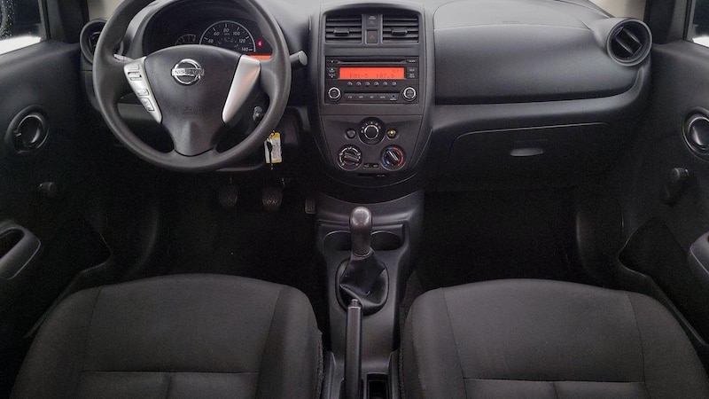 2016 Nissan Versa S 9
