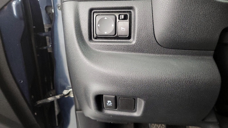 2016 Nissan Versa S 13