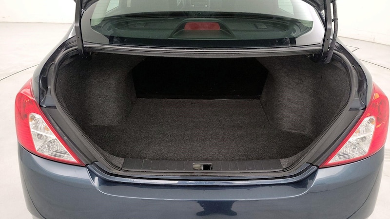 2016 Nissan Versa S 19