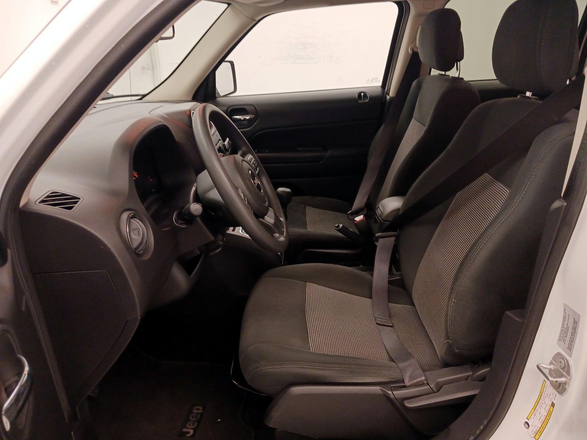 Thumbnail: 2016 Jeep Patriot - 11