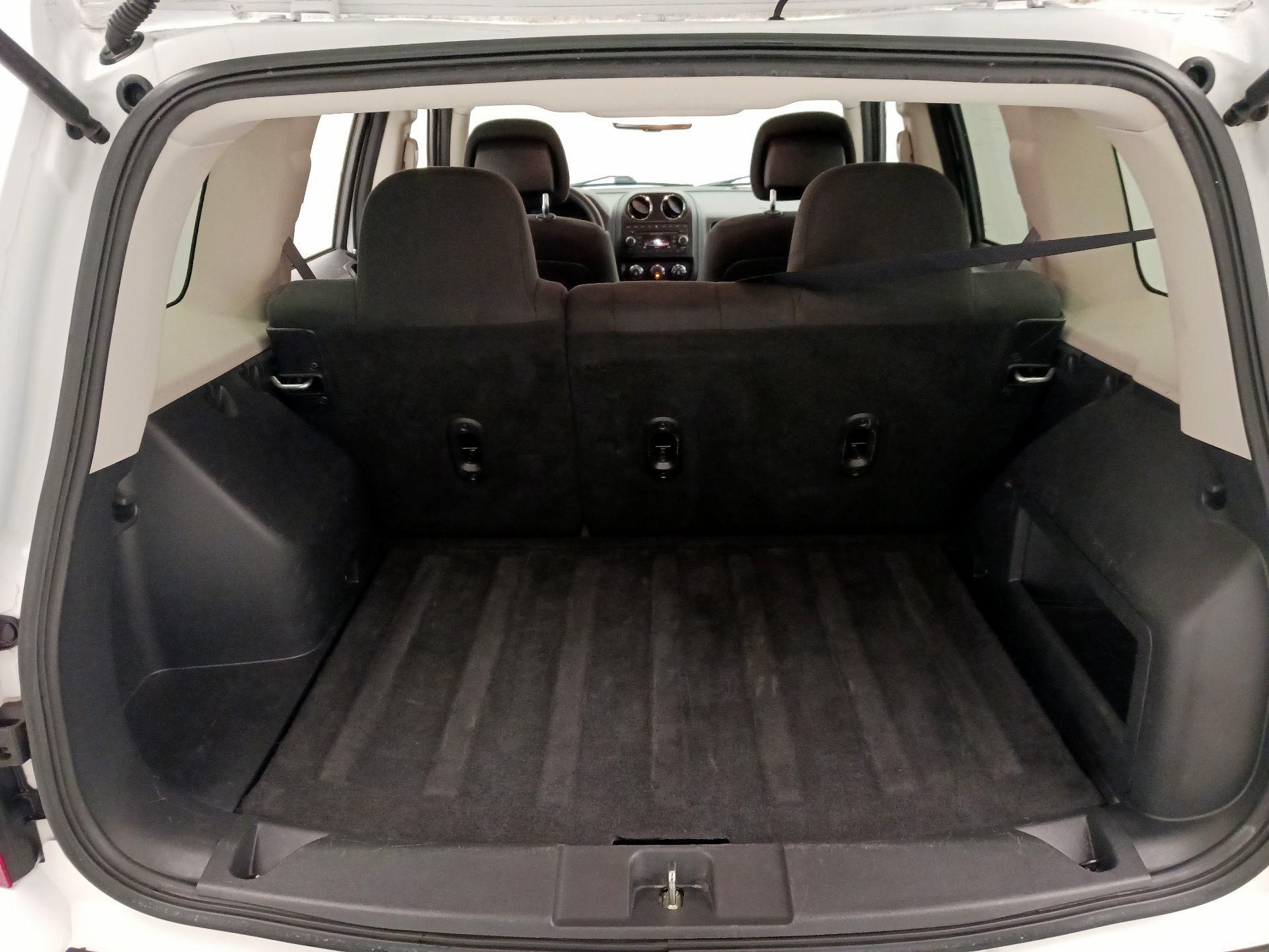 Thumbnail: 2016 Jeep Patriot - 18
