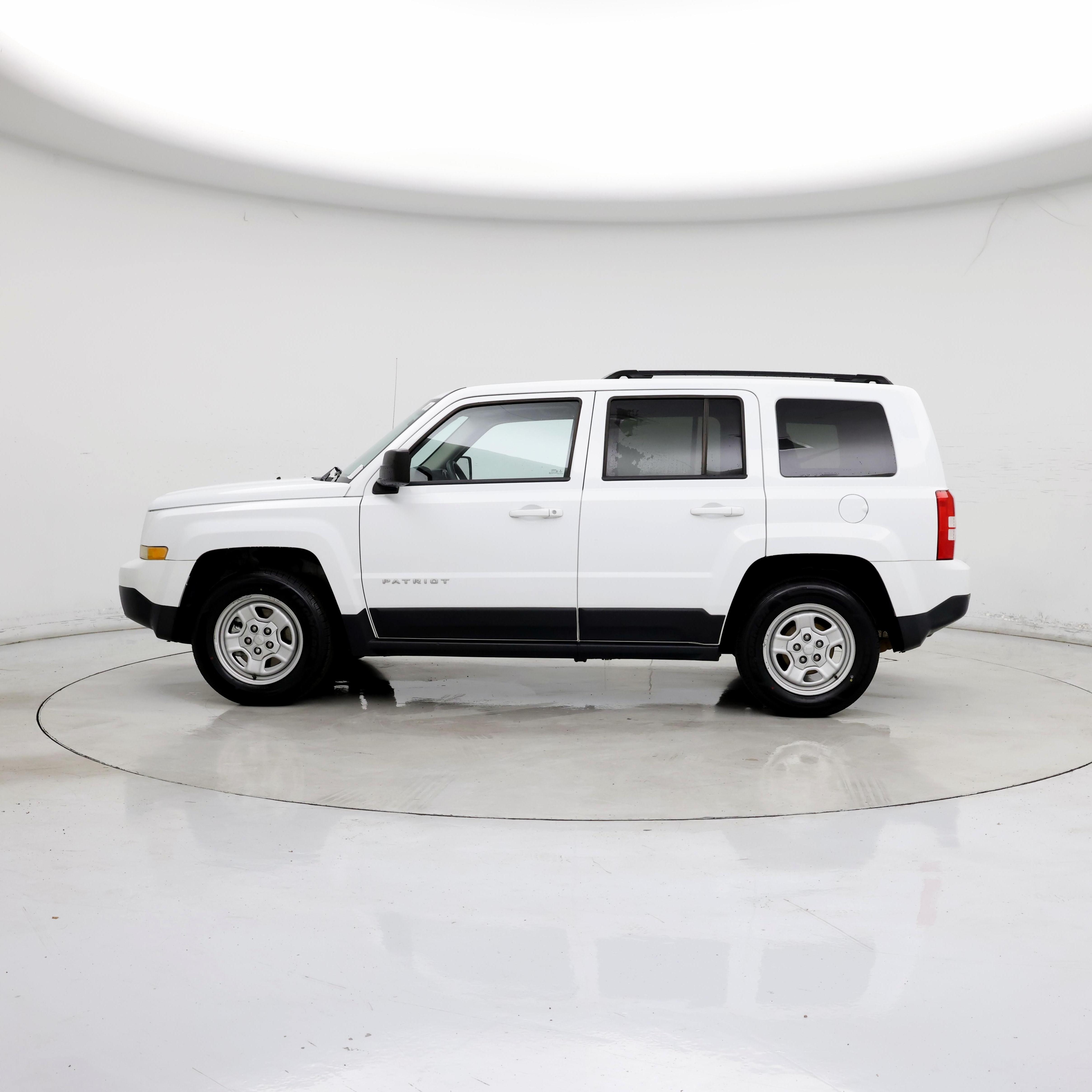 Thumbnail: 2016 Jeep Patriot - 3