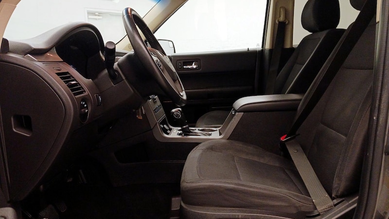 2016 Ford Flex SE 11