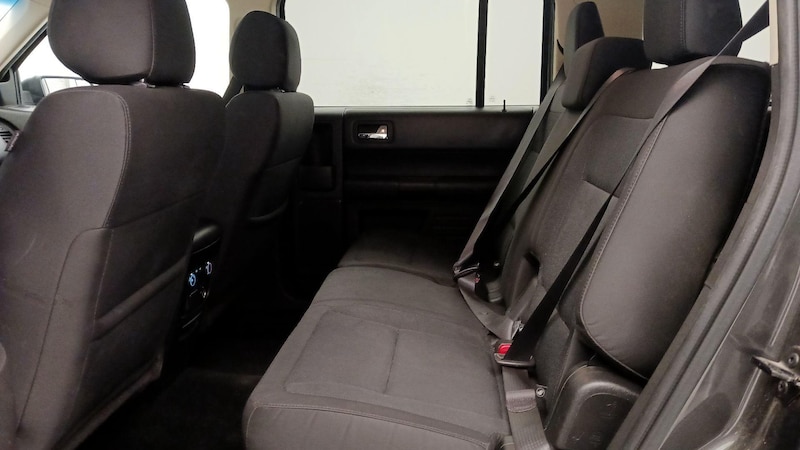 2016 Ford Flex SE 19