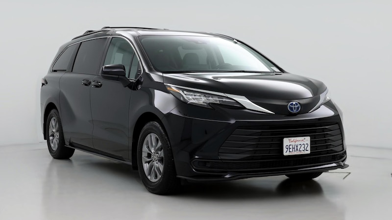 2023 Toyota Sienna LE Hero Image