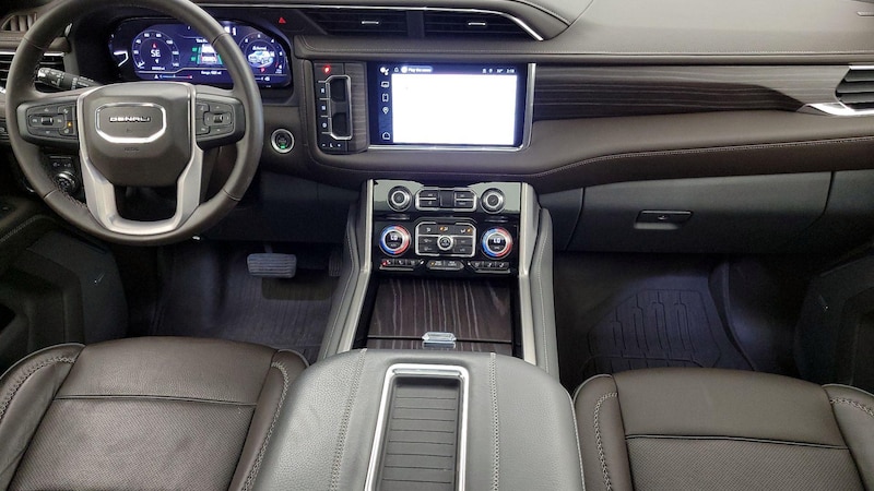 2023 GMC Yukon Denali 9