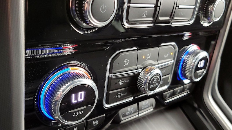 2023 GMC Yukon Denali 17