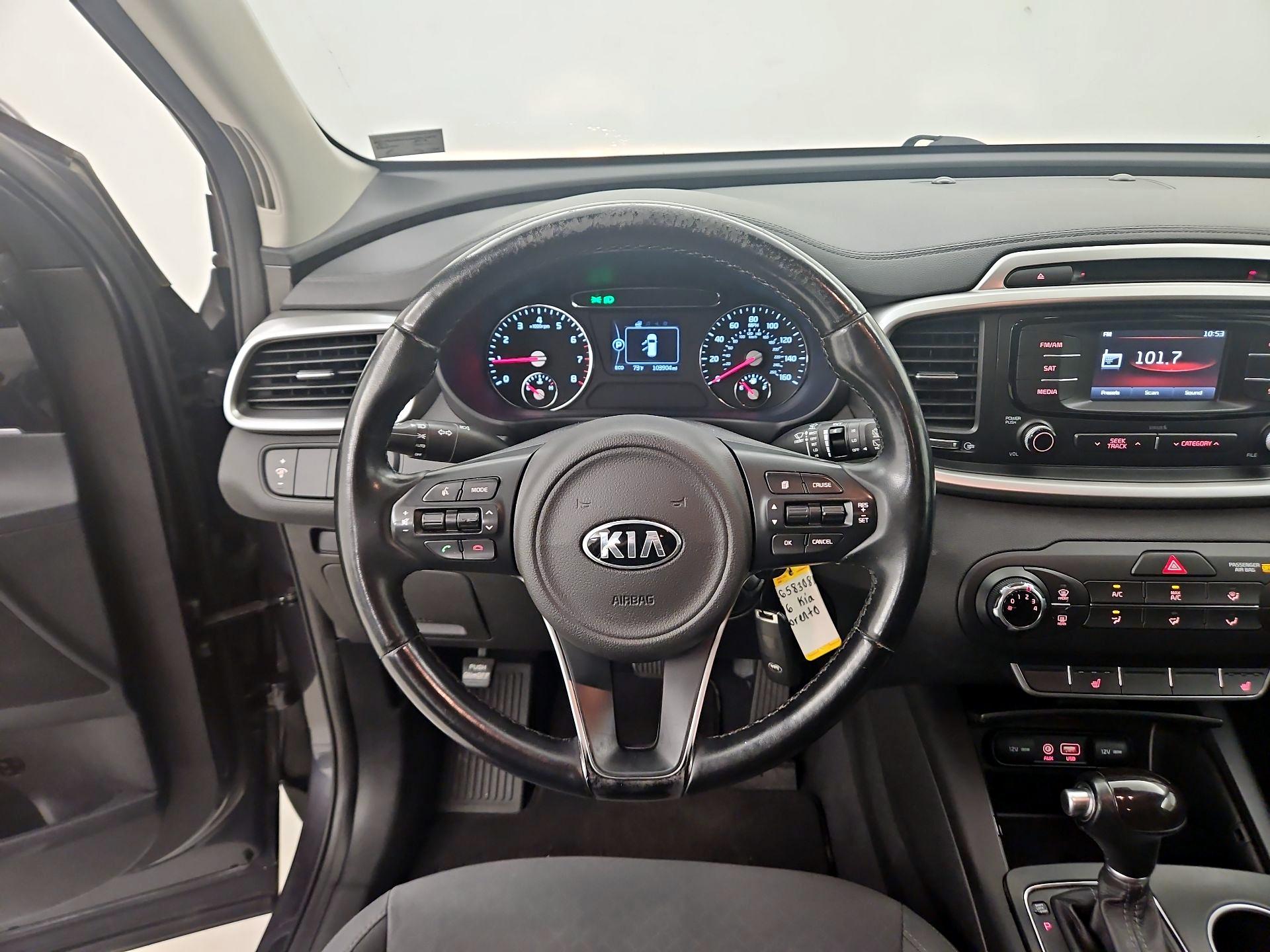 Thumbnail: 2016 Kia Sorento - 10