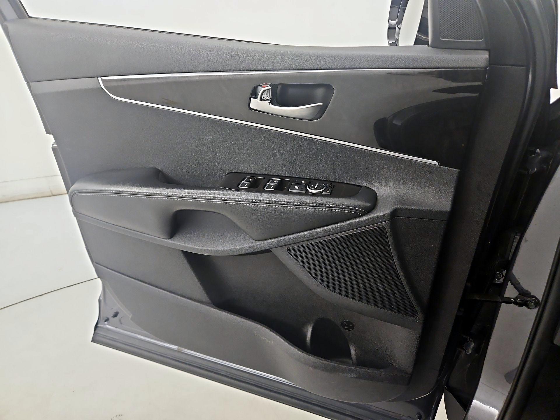 Thumbnail: 2016 Kia Sorento - 12