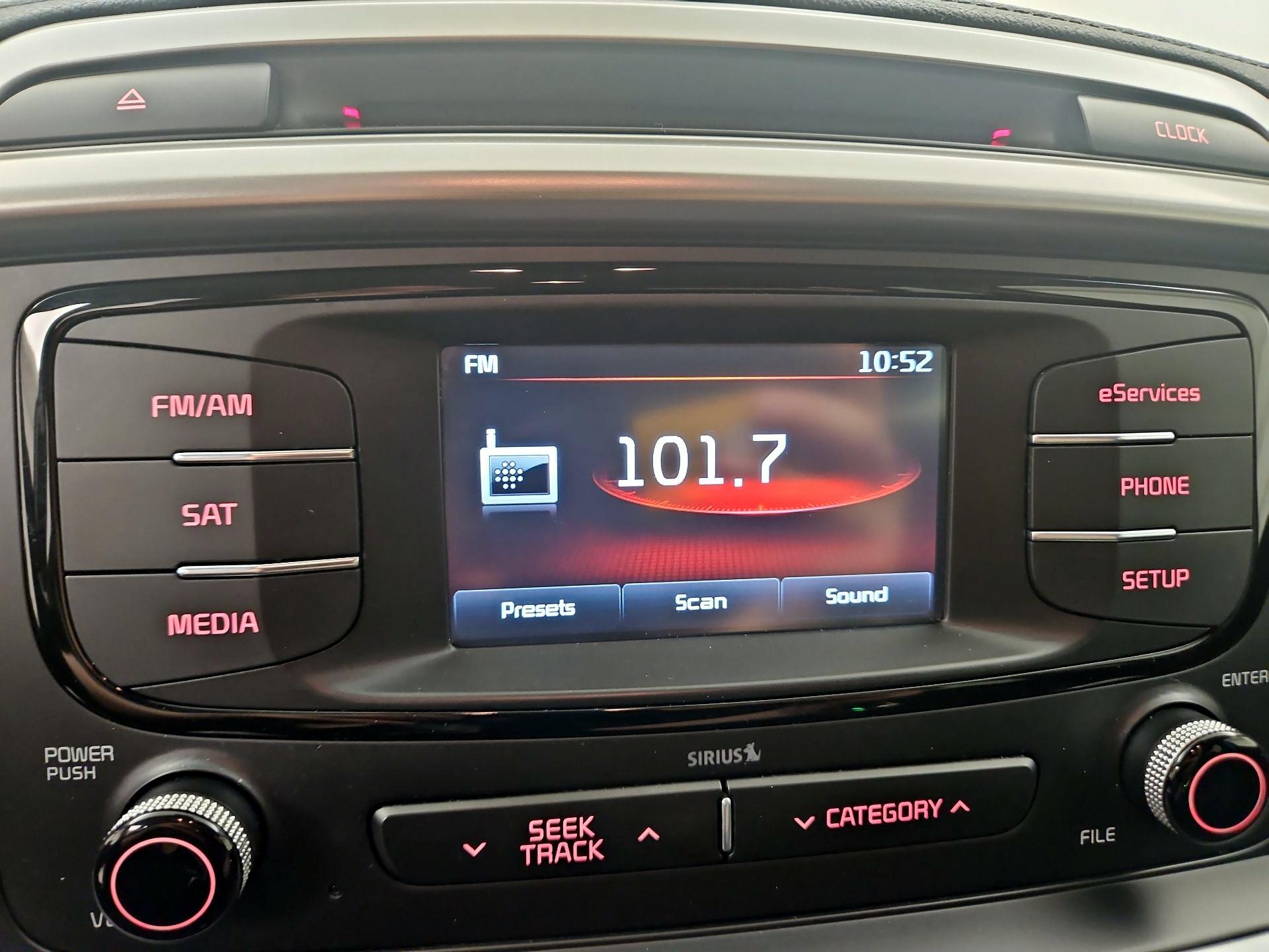 Thumbnail: 2016 Kia Sorento - 15