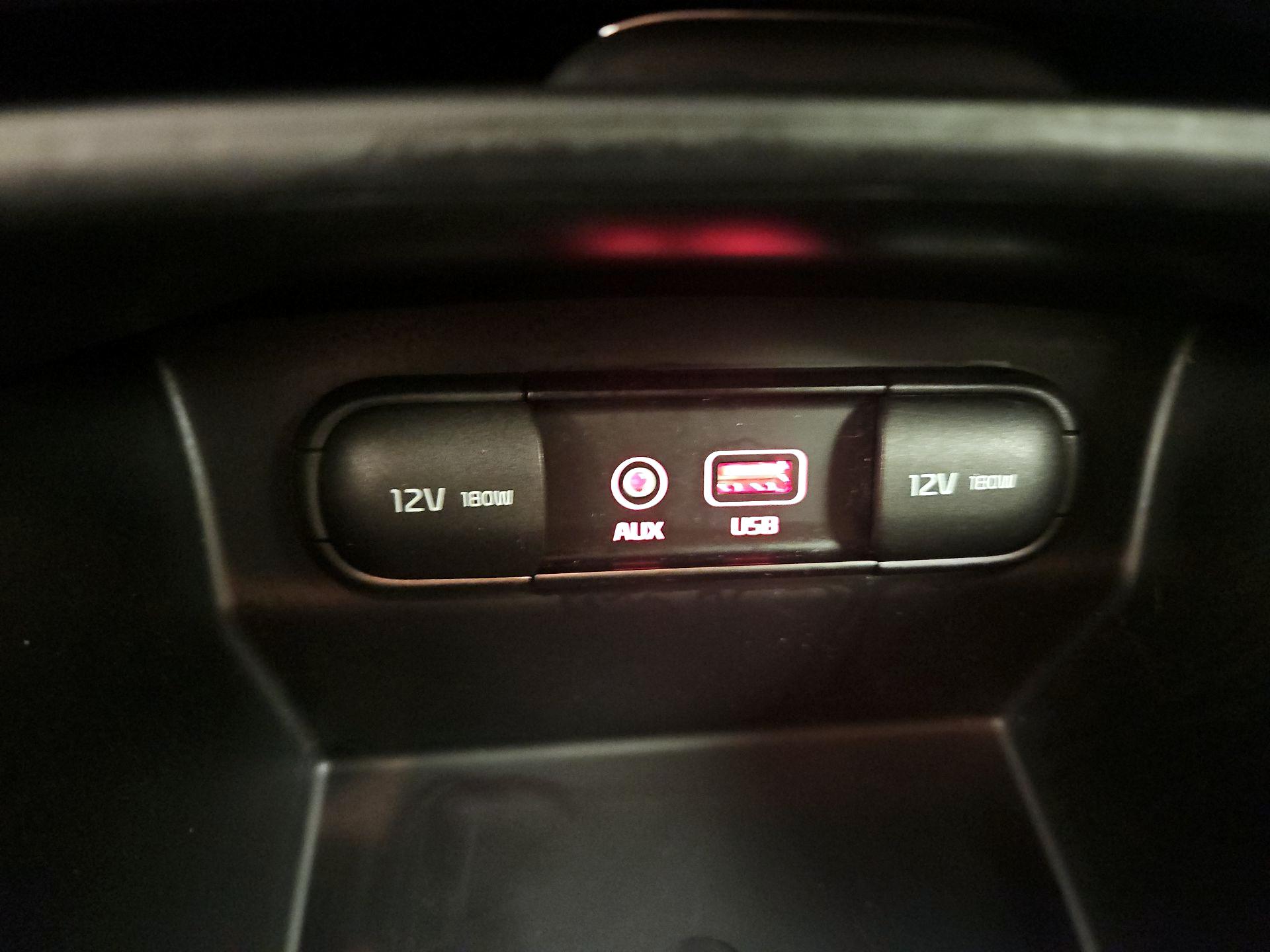 Thumbnail: 2016 Kia Sorento - 18