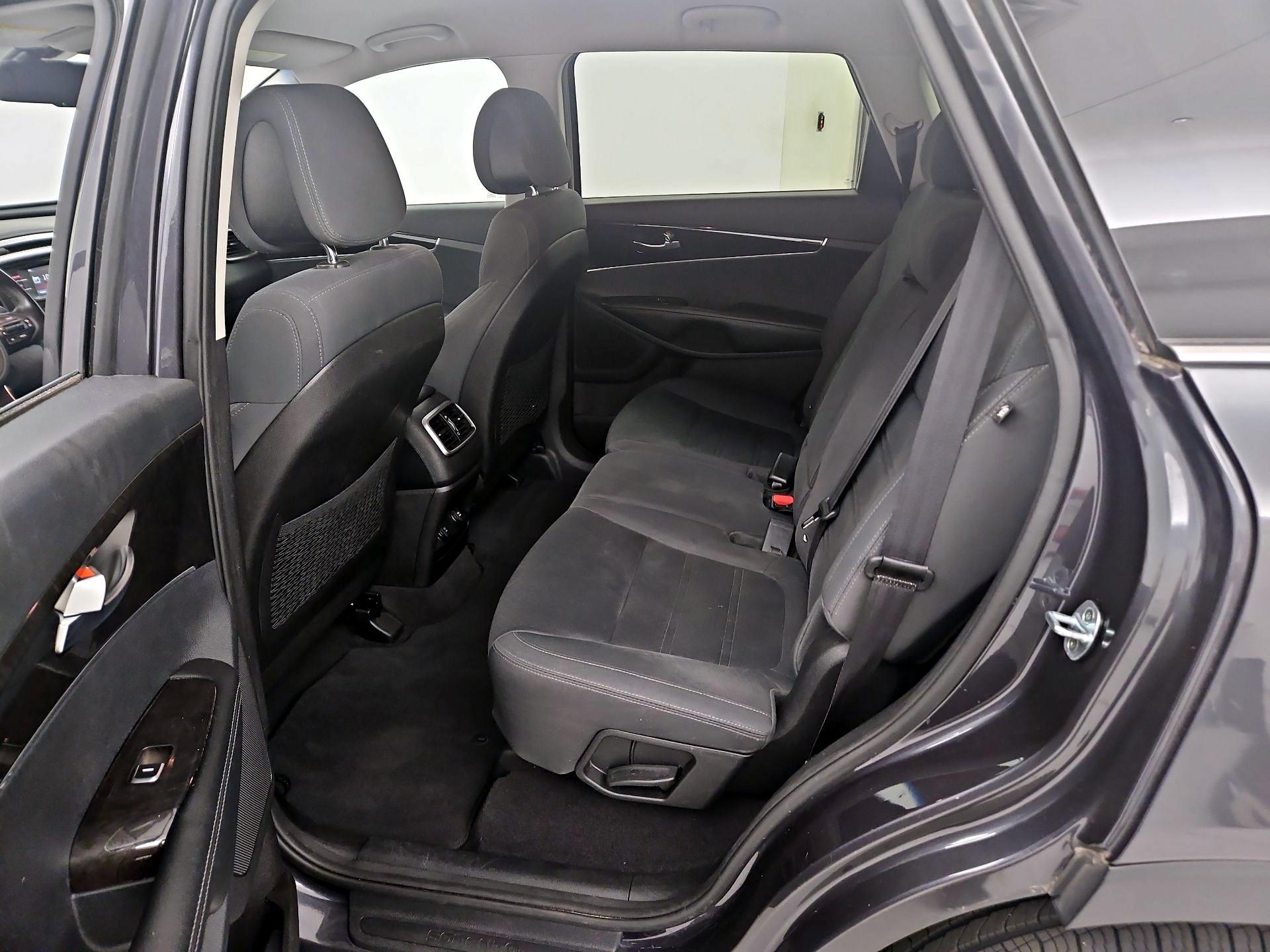 Thumbnail: 2016 Kia Sorento - 19