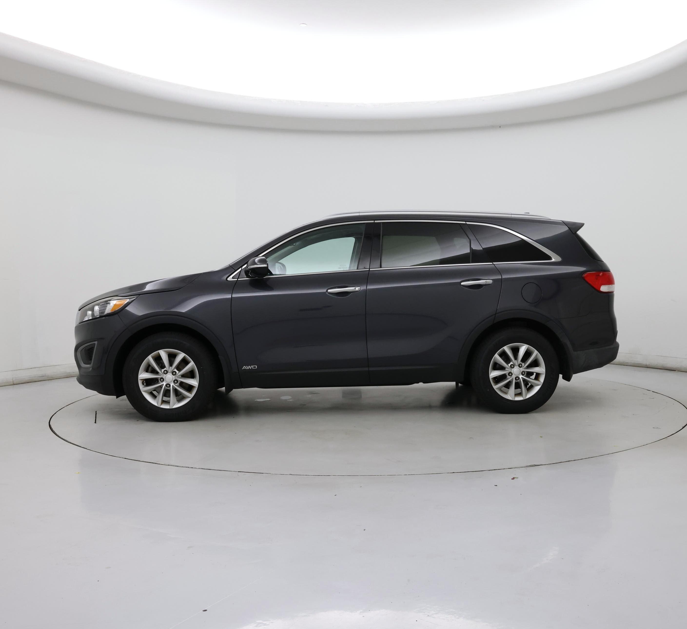 Thumbnail: 2016 Kia Sorento - 3