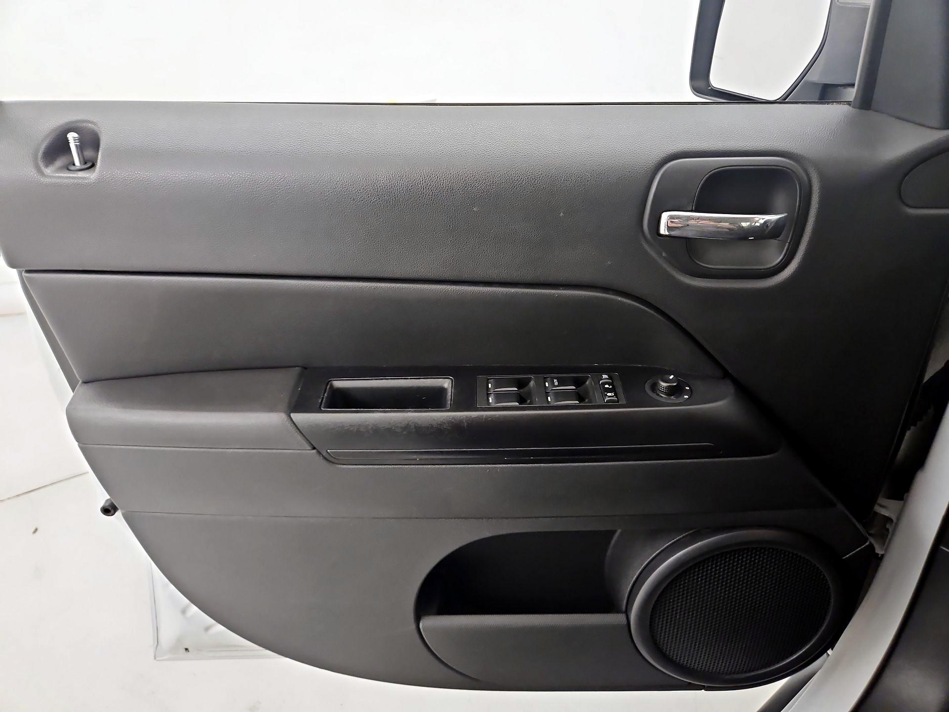 Thumbnail: 2017 Jeep Patriot - 12