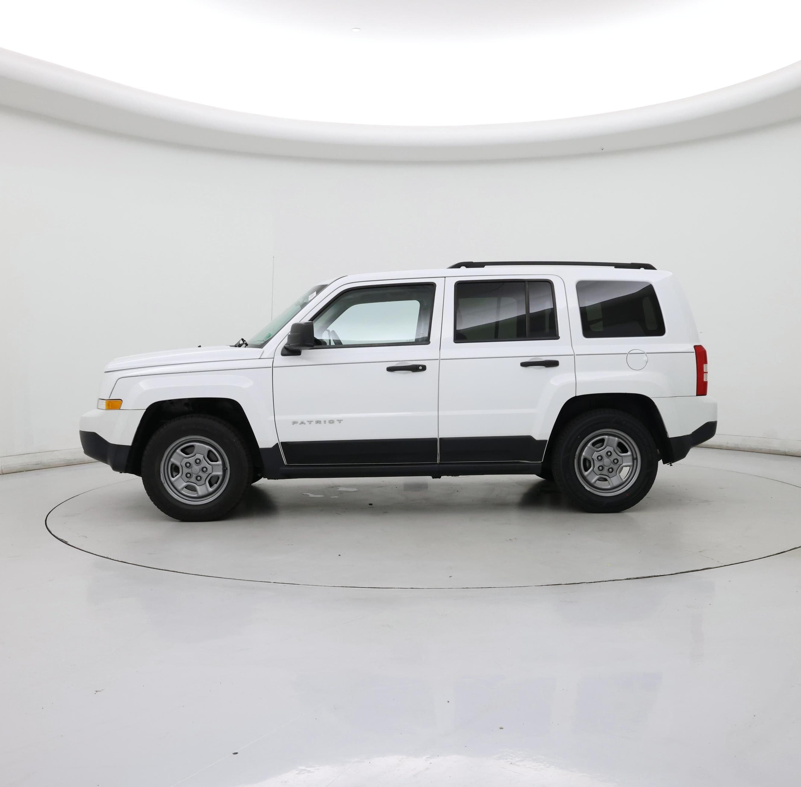 Thumbnail: 2017 Jeep Patriot - 3