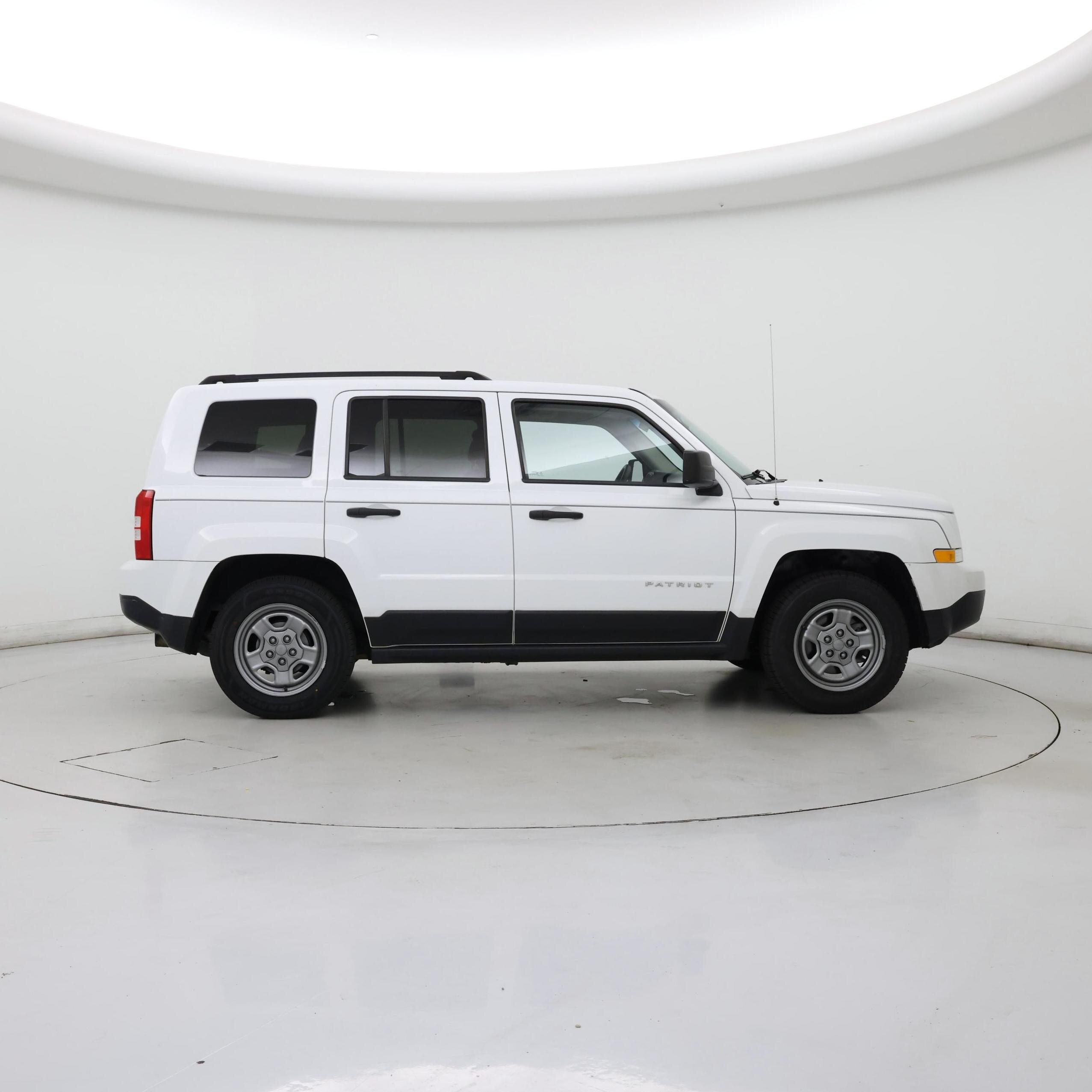 Thumbnail: 2017 Jeep Patriot - 7