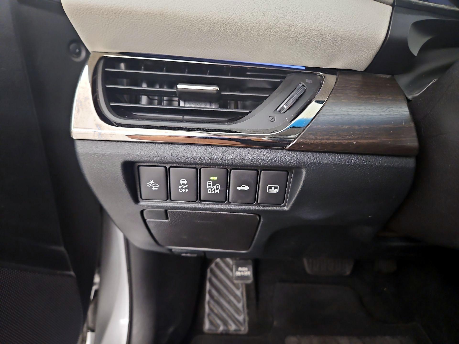Thumbnail: 2016 Toyota Avalon - 13