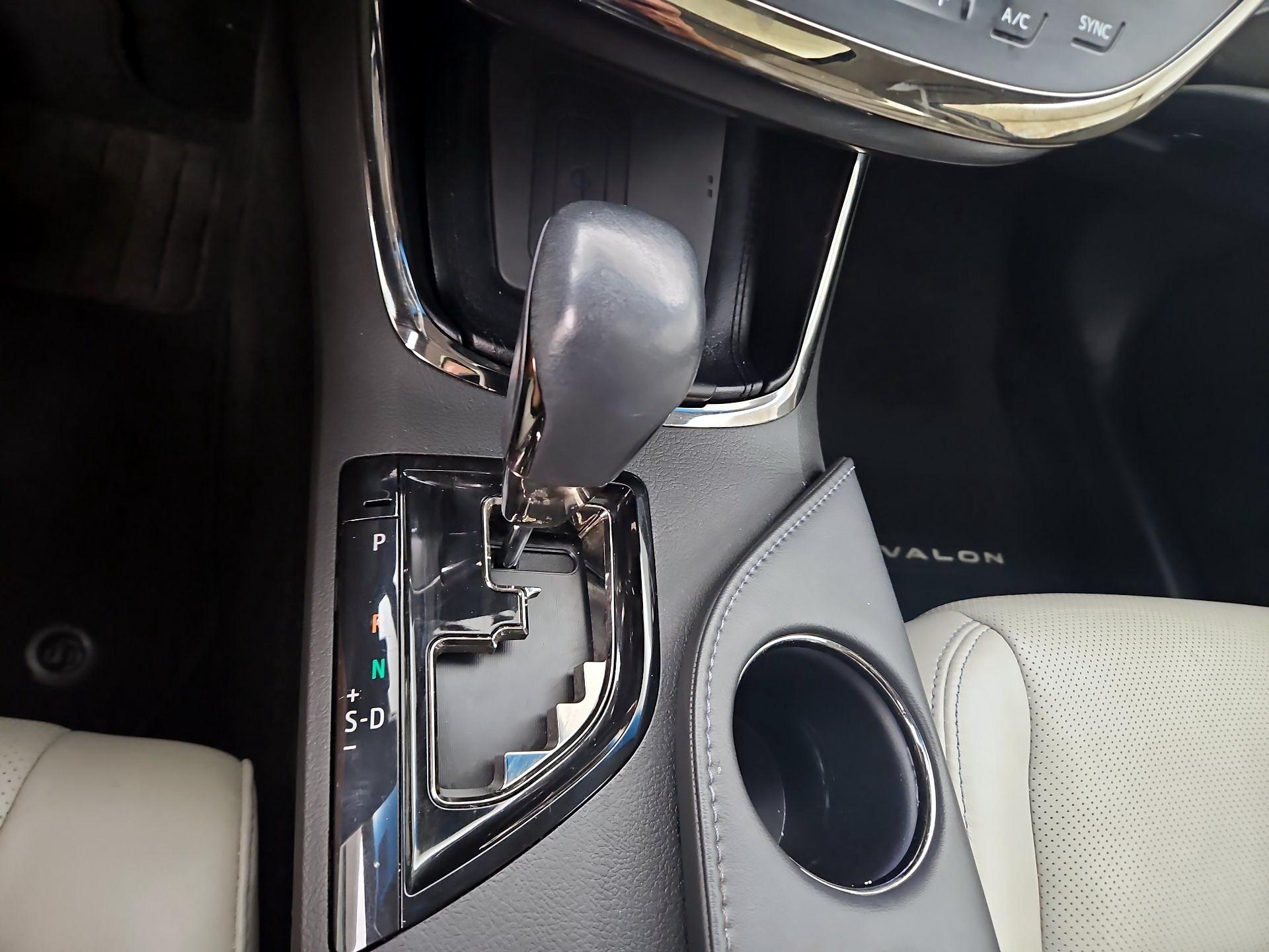Thumbnail: 2016 Toyota Avalon - 18