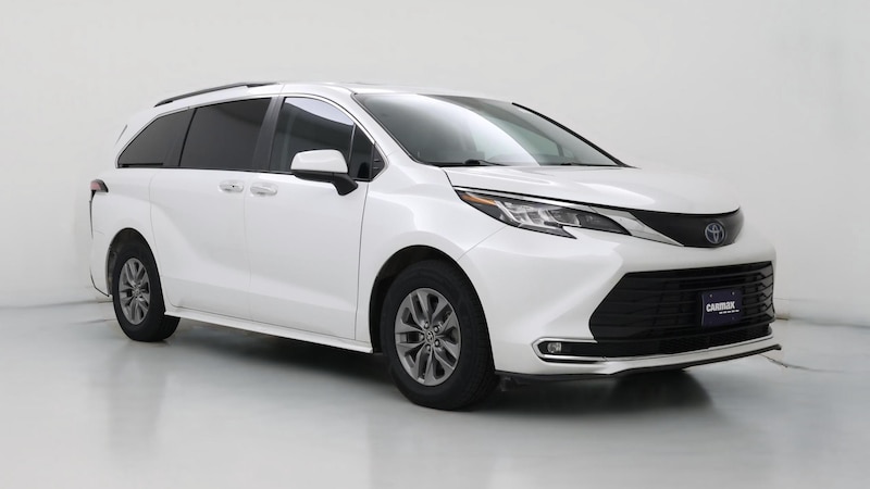 2022 Toyota Sienna XLE Hero Image