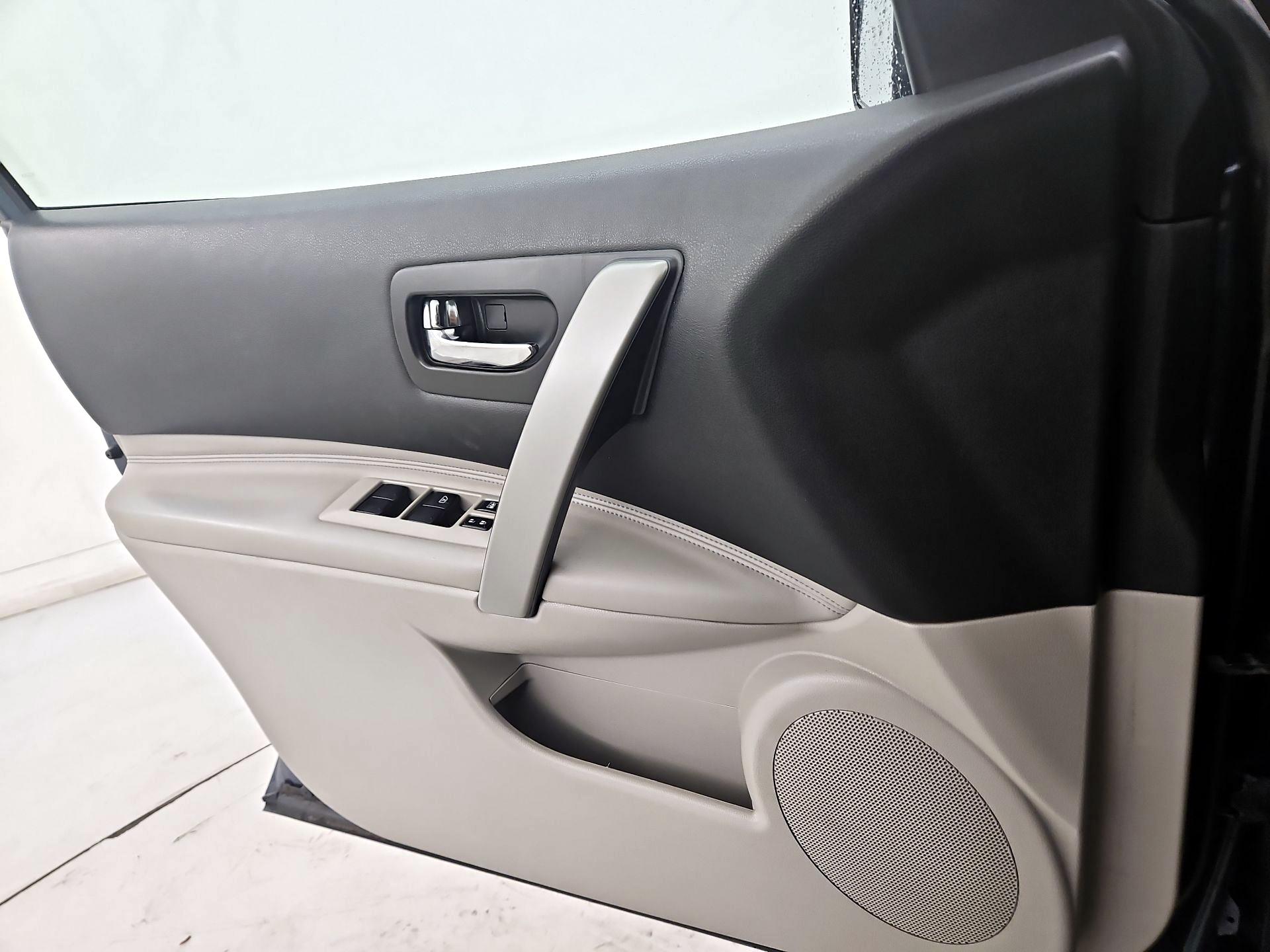 Thumbnail: 2013 Nissan Rogue - 12