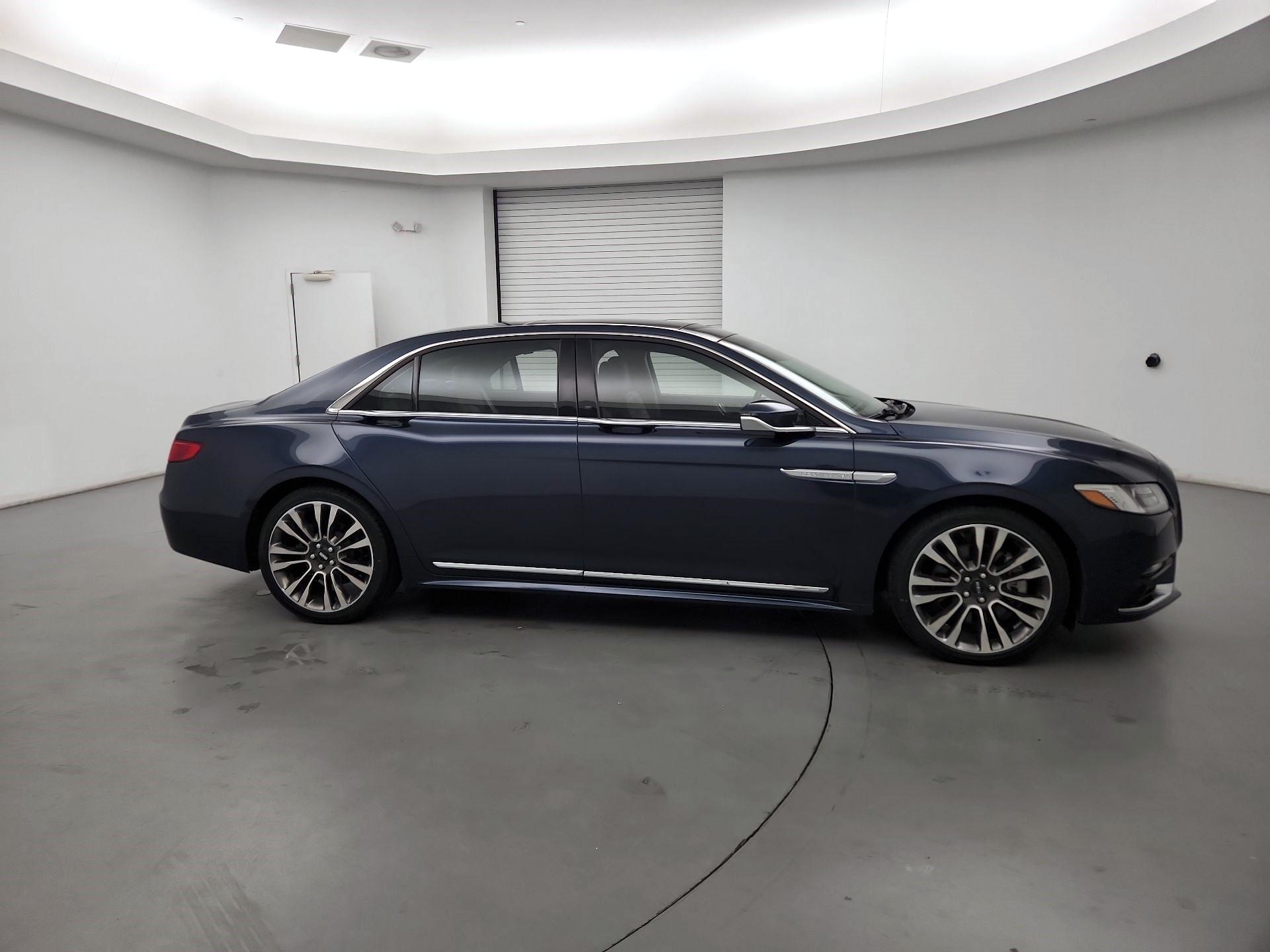 Thumbnail: 2017 Lincoln Continental - 4