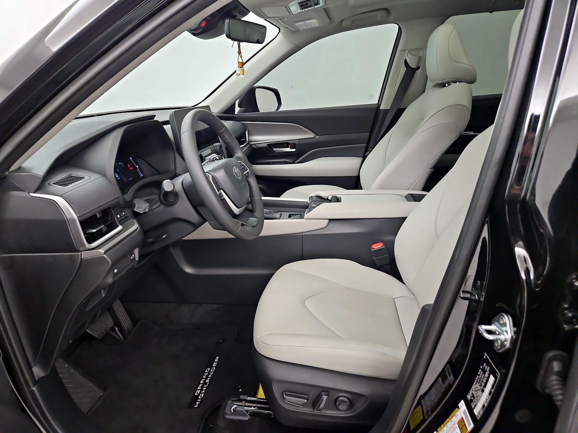 Thumbnail: 2024 Toyota Grand Highlander - 11