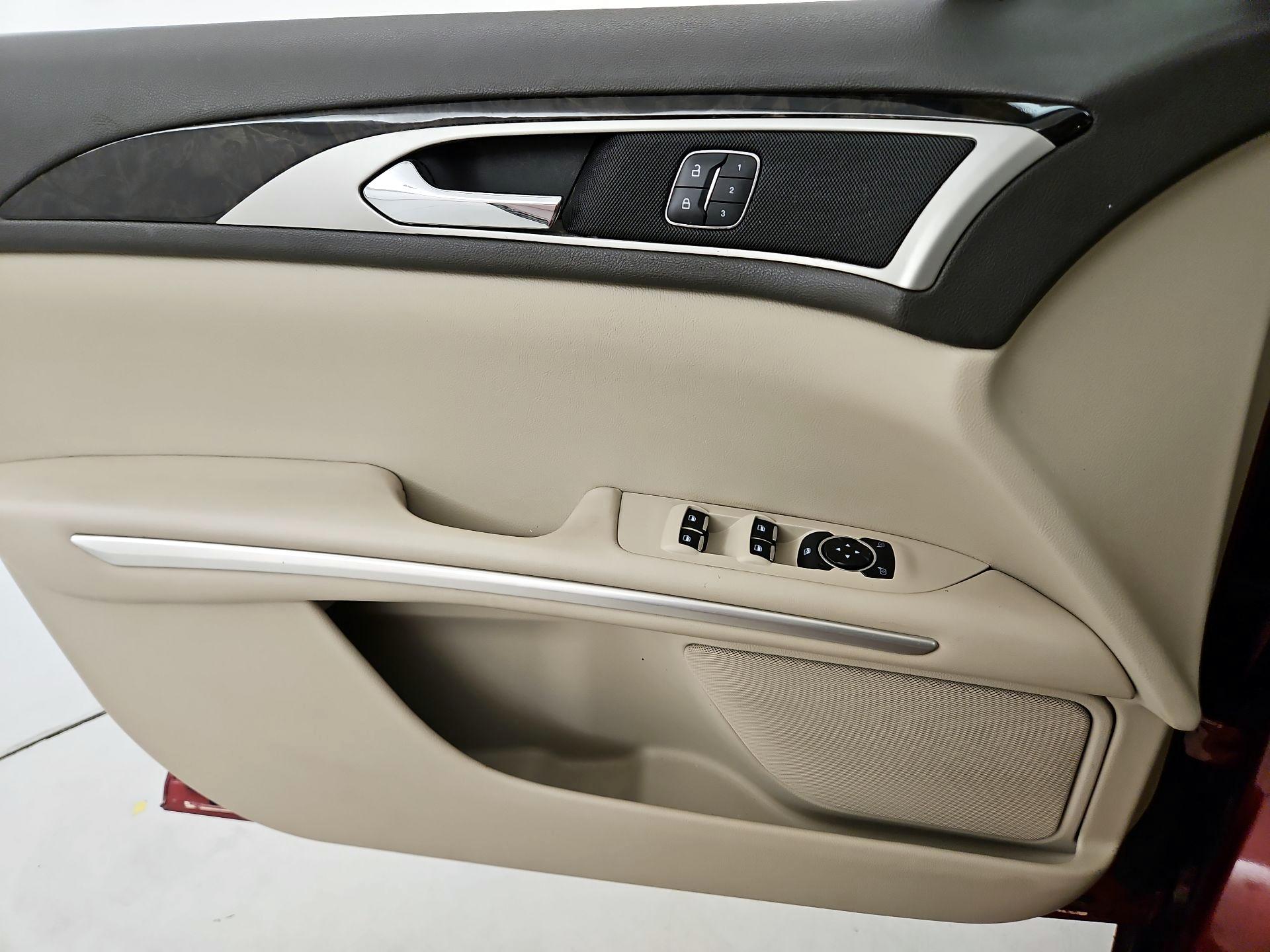 Thumbnail: 2016 Lincoln MKZ - 12