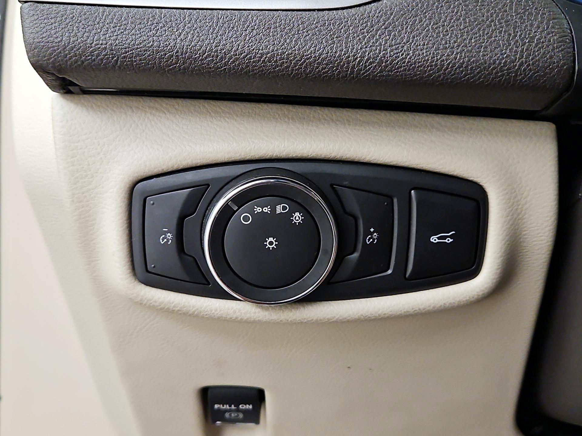 Thumbnail: 2016 Lincoln MKZ - 13