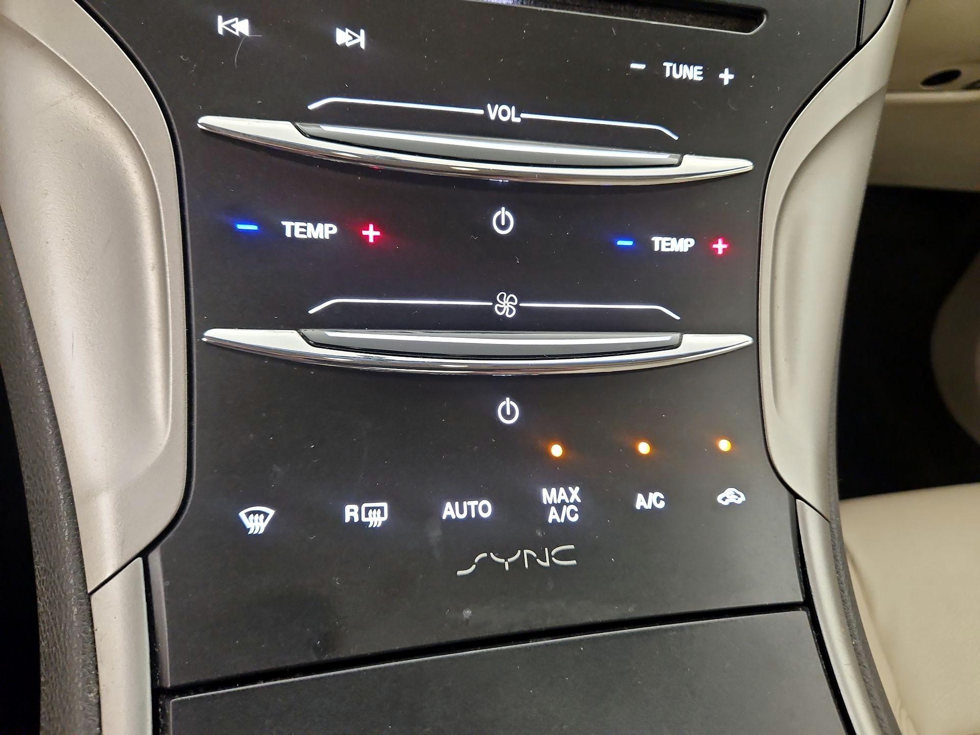 Thumbnail: 2016 Lincoln MKZ - 17