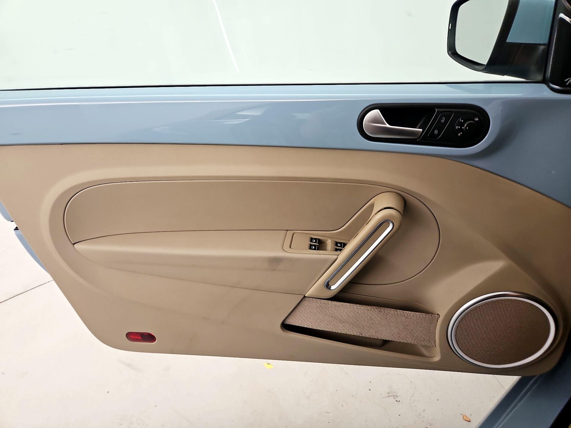 Thumbnail: 2014 Volkswagen Beetle - 12