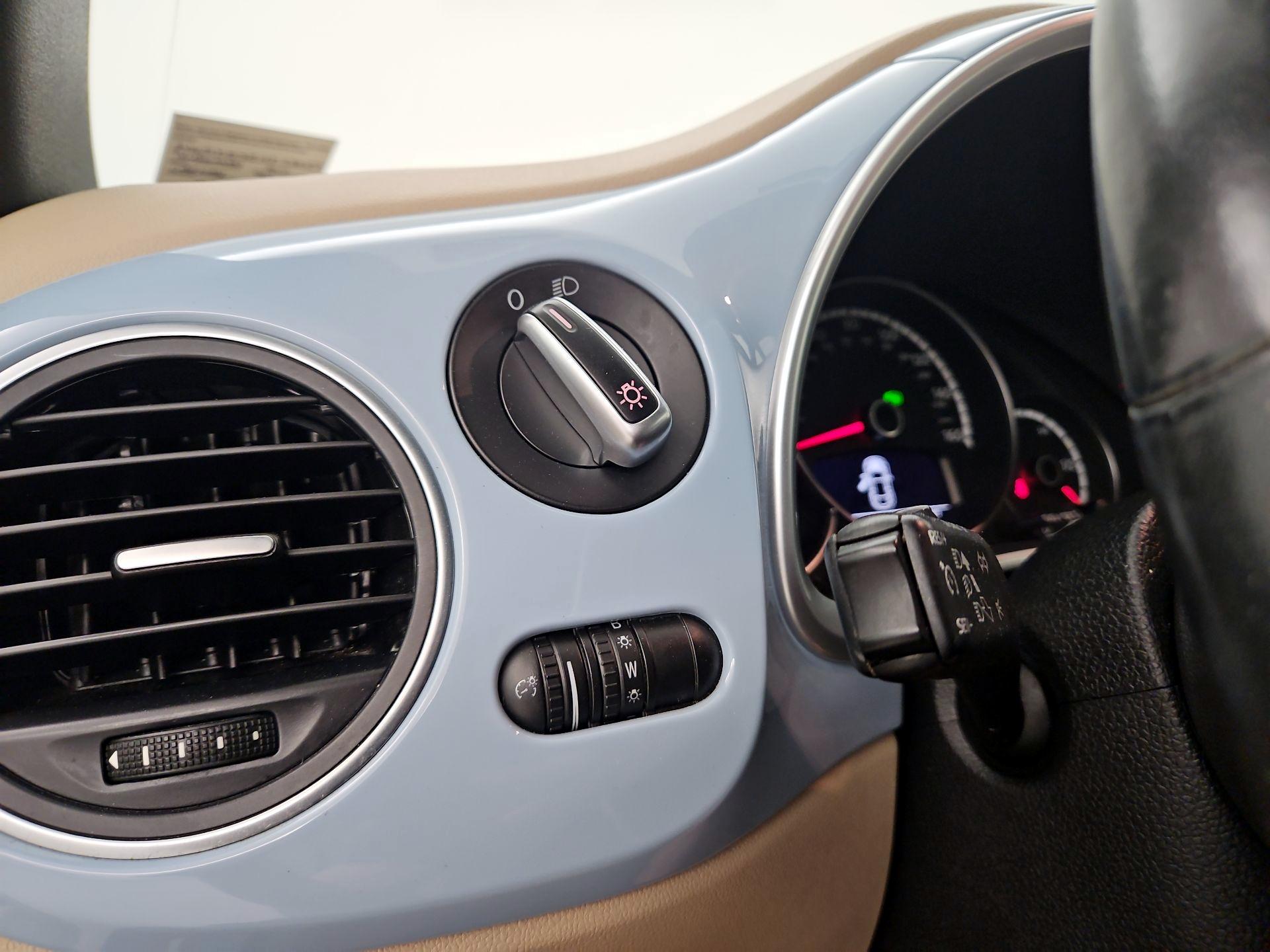 Thumbnail: 2014 Volkswagen Beetle - 13