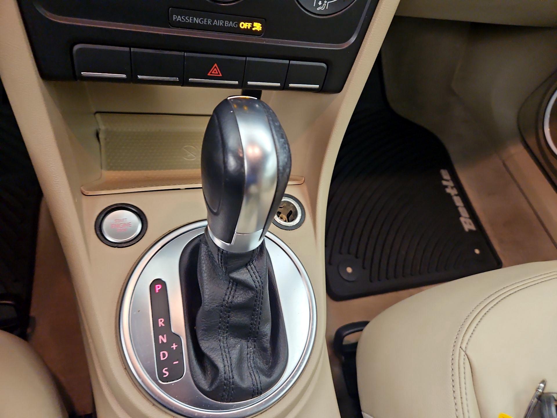 Thumbnail: 2014 Volkswagen Beetle - 16