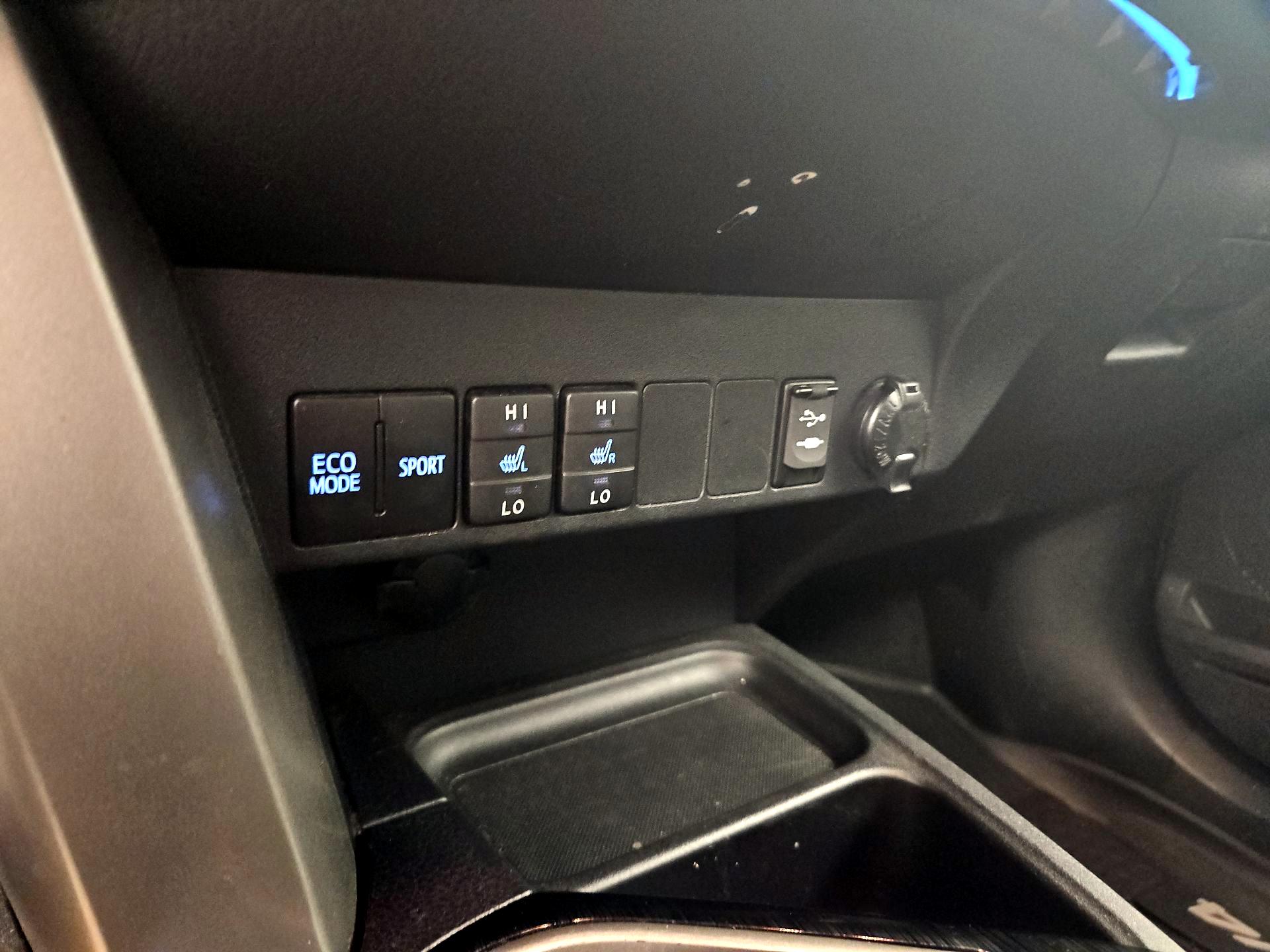 Thumbnail: 2017 Toyota RAV4 - 18