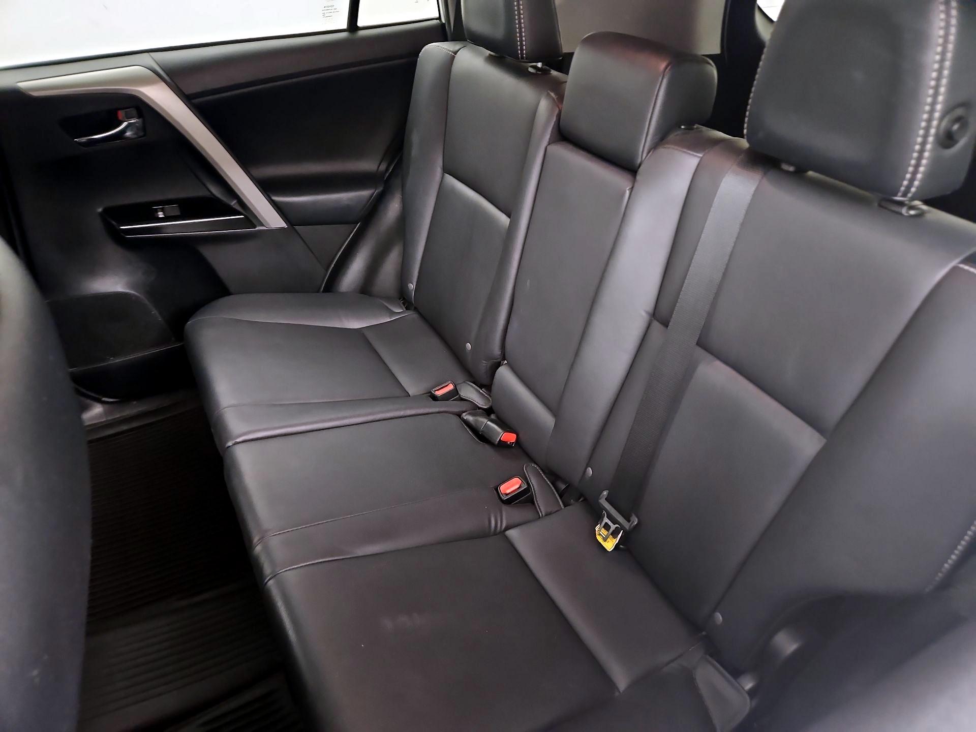 Thumbnail: 2017 Toyota RAV4 - 20