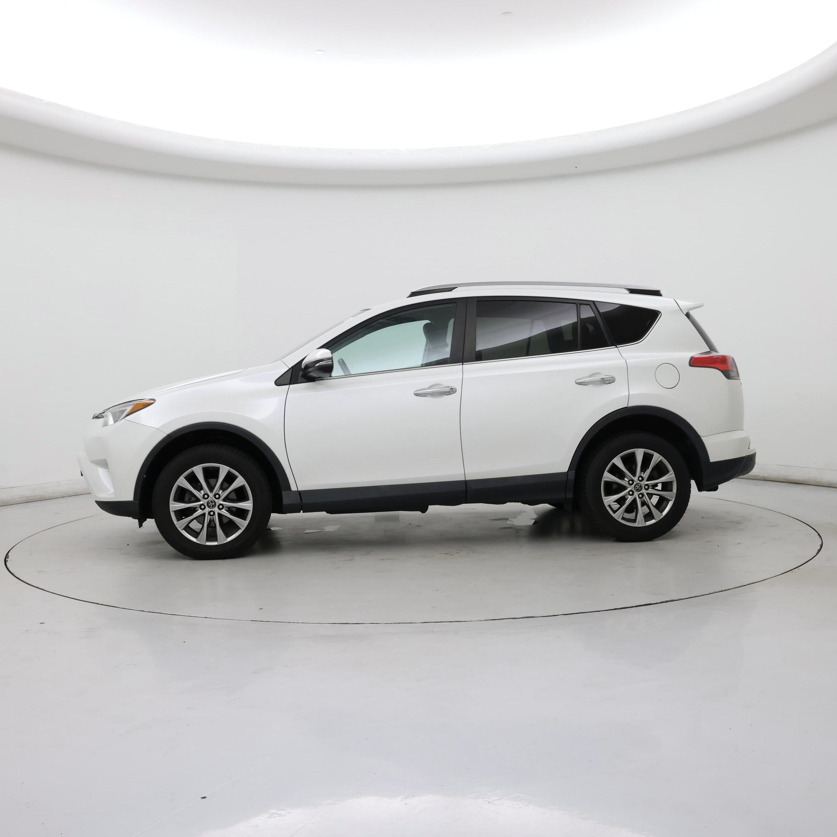 Thumbnail: 2017 Toyota RAV4 - 3