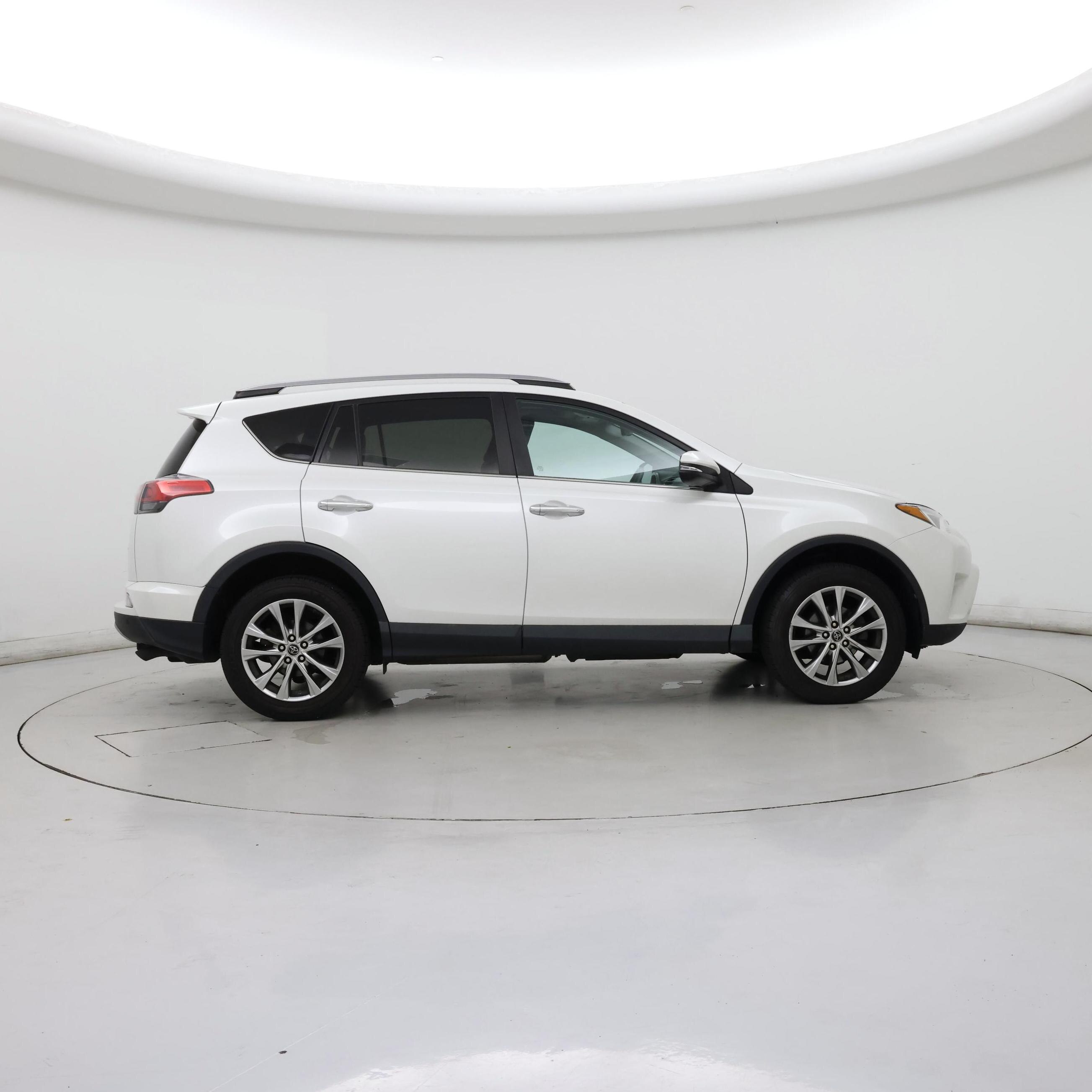 Thumbnail: 2017 Toyota RAV4 - 7