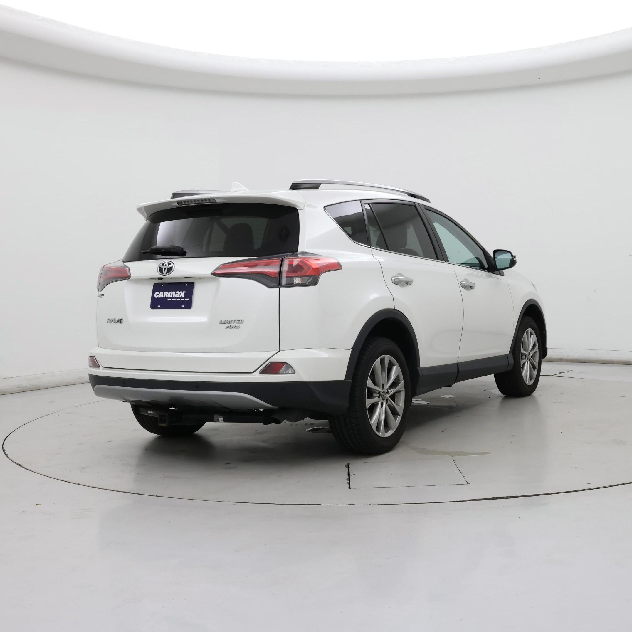 Thumbnail: 2017 Toyota RAV4 - 8