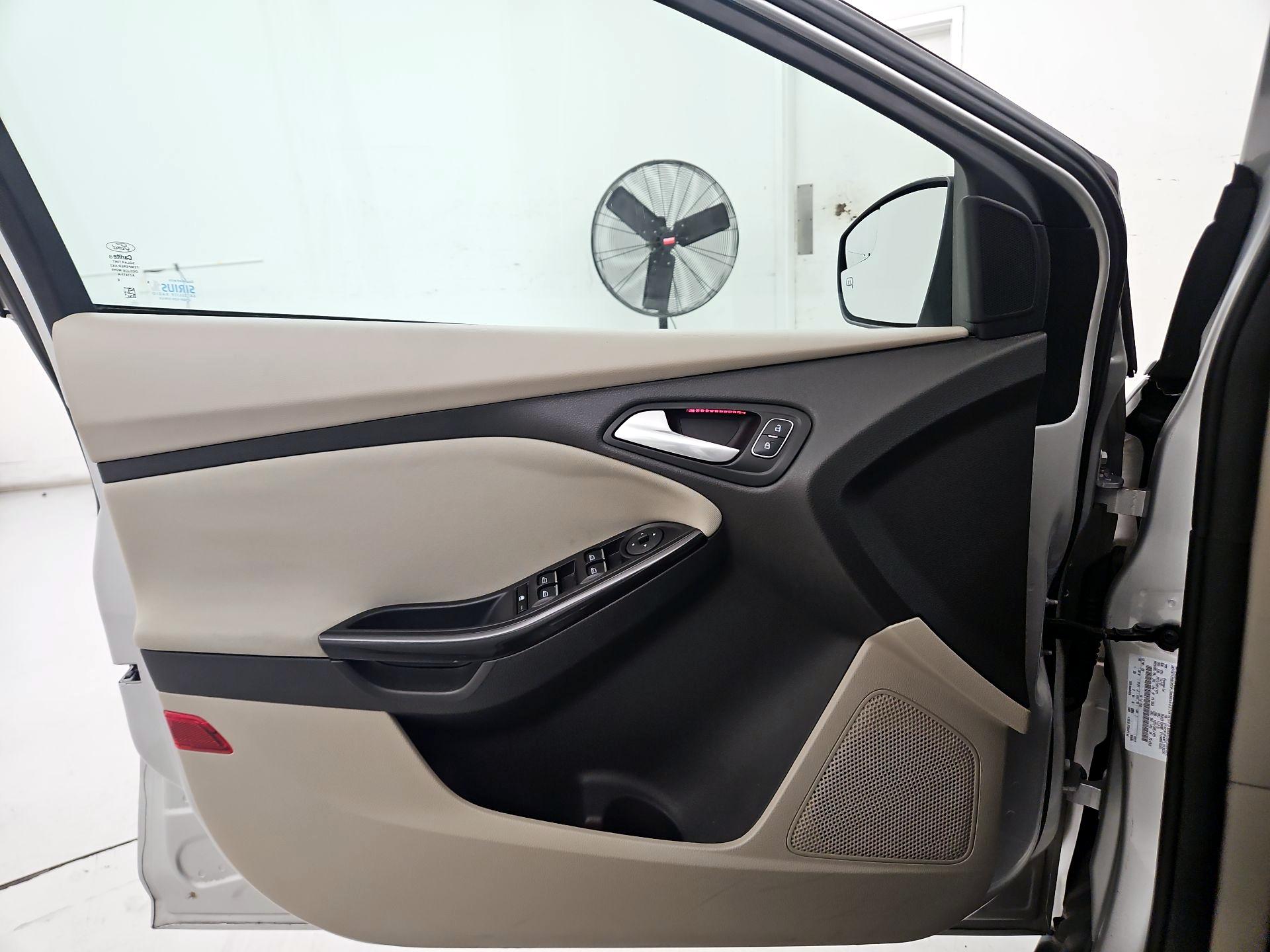 Thumbnail: 2015 Ford Focus - 12