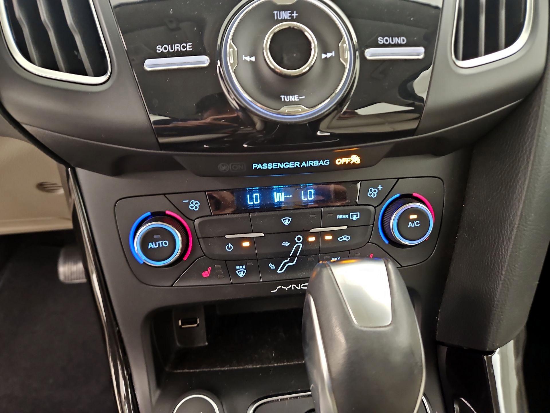 Thumbnail: 2015 Ford Focus - 16
