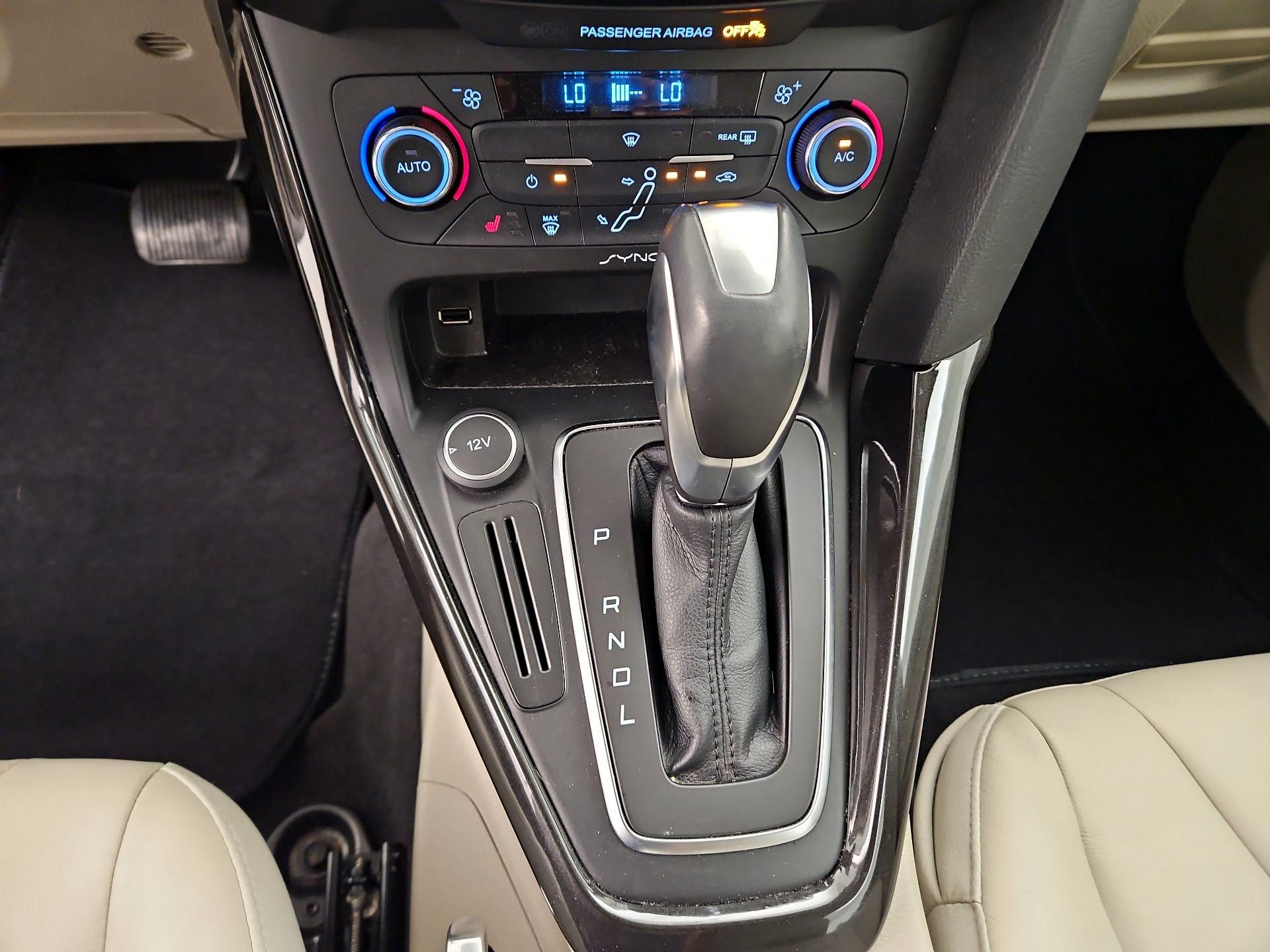 Thumbnail: 2015 Ford Focus - 17