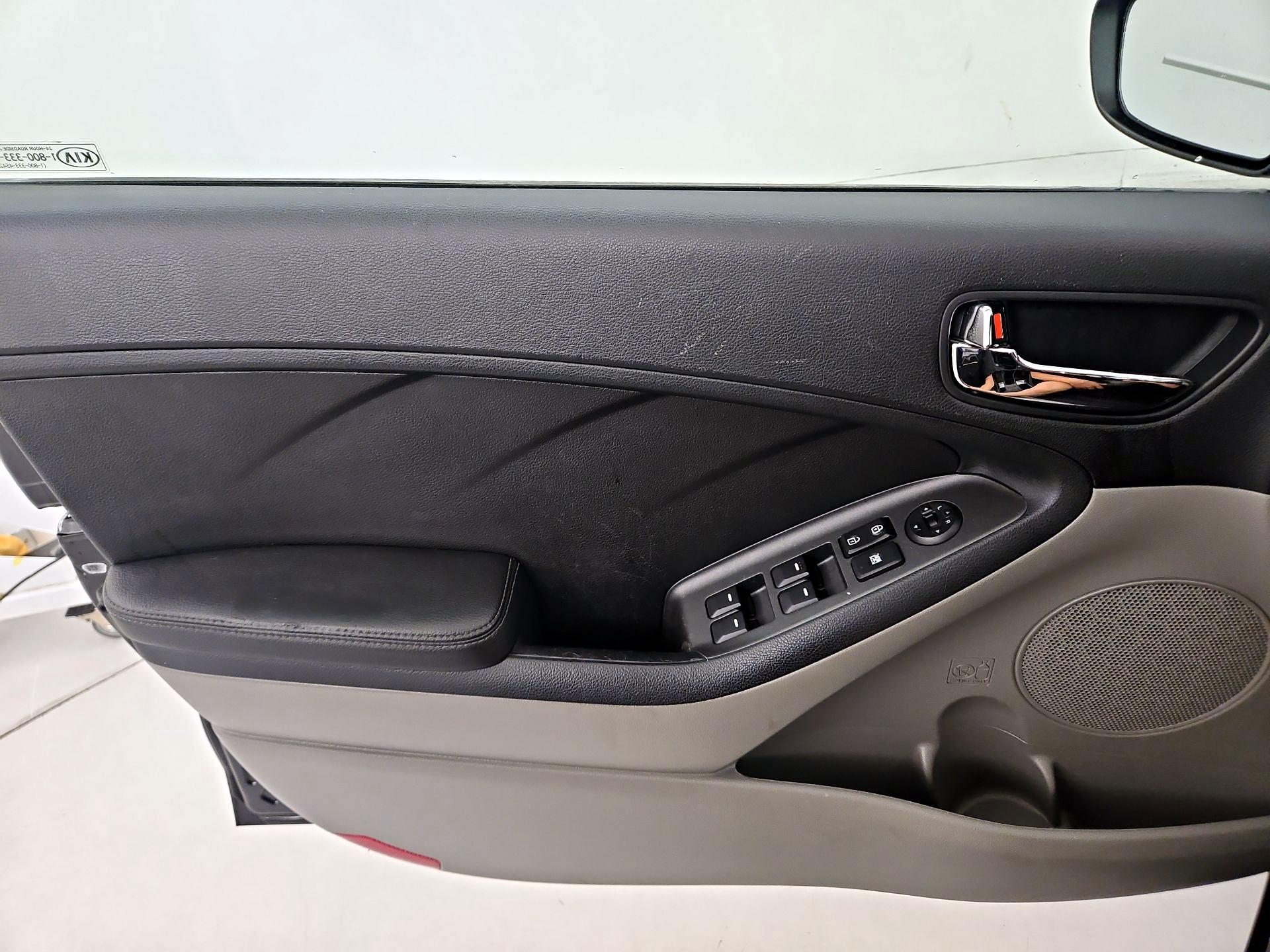 Thumbnail: 2015 Kia Forte - 12