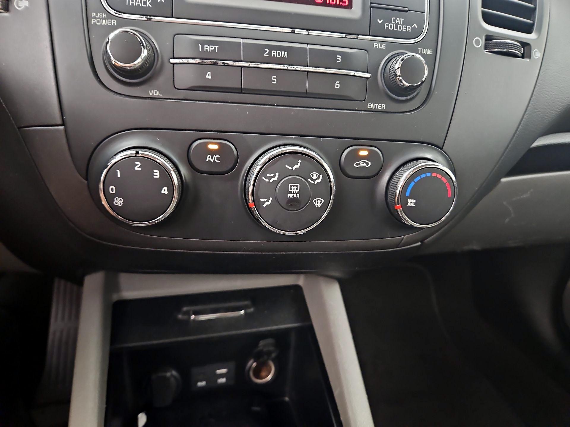 Thumbnail: 2015 Kia Forte - 15