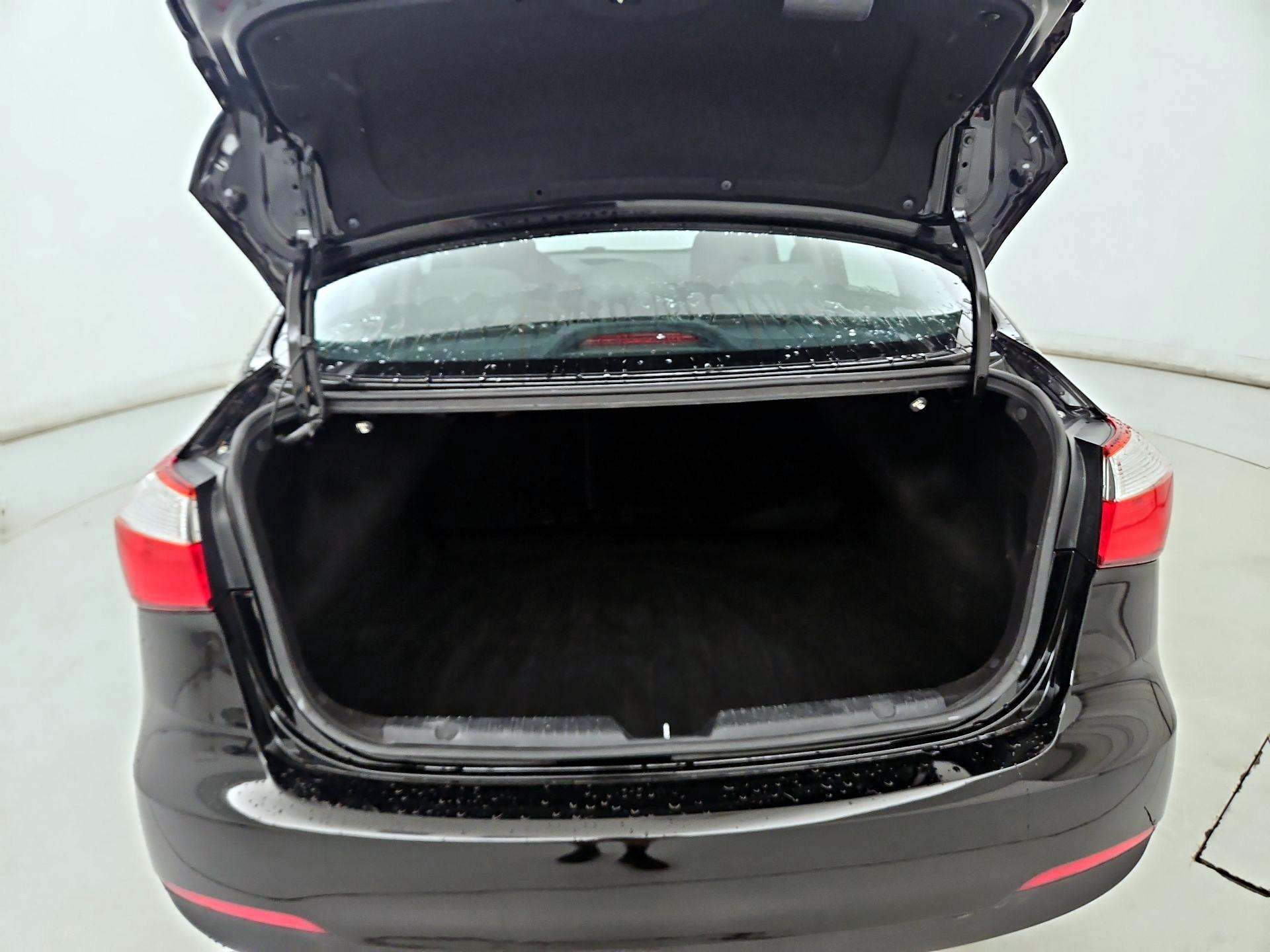 Thumbnail: 2015 Kia Forte - 19