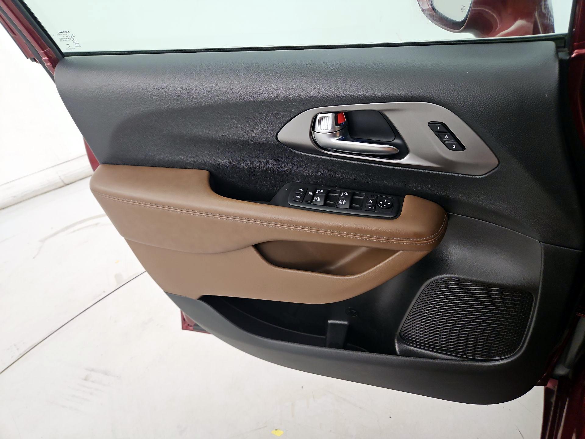 Thumbnail: 2020 Chrysler Pacifica - 12