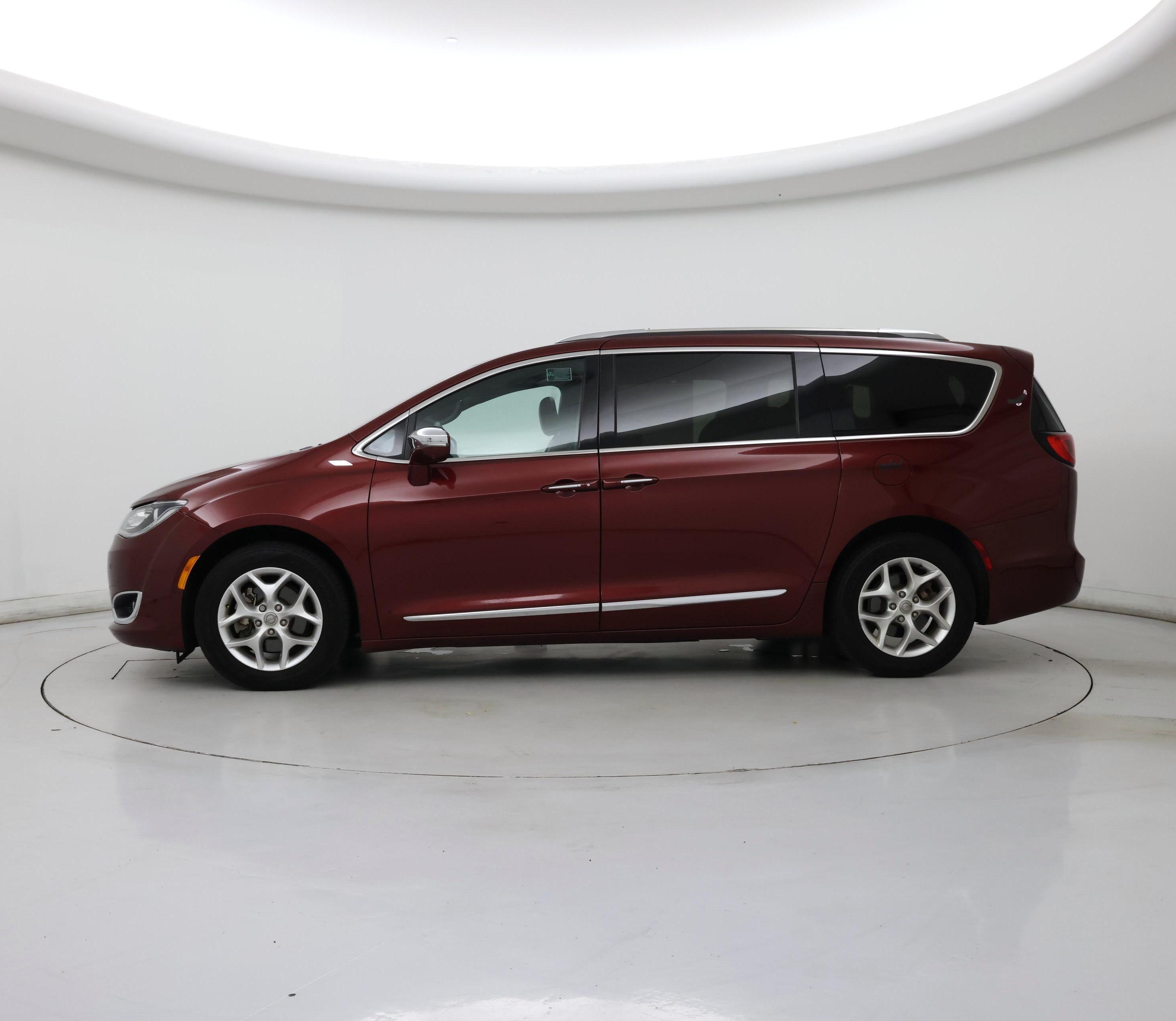 Thumbnail: 2020 Chrysler Pacifica - 3