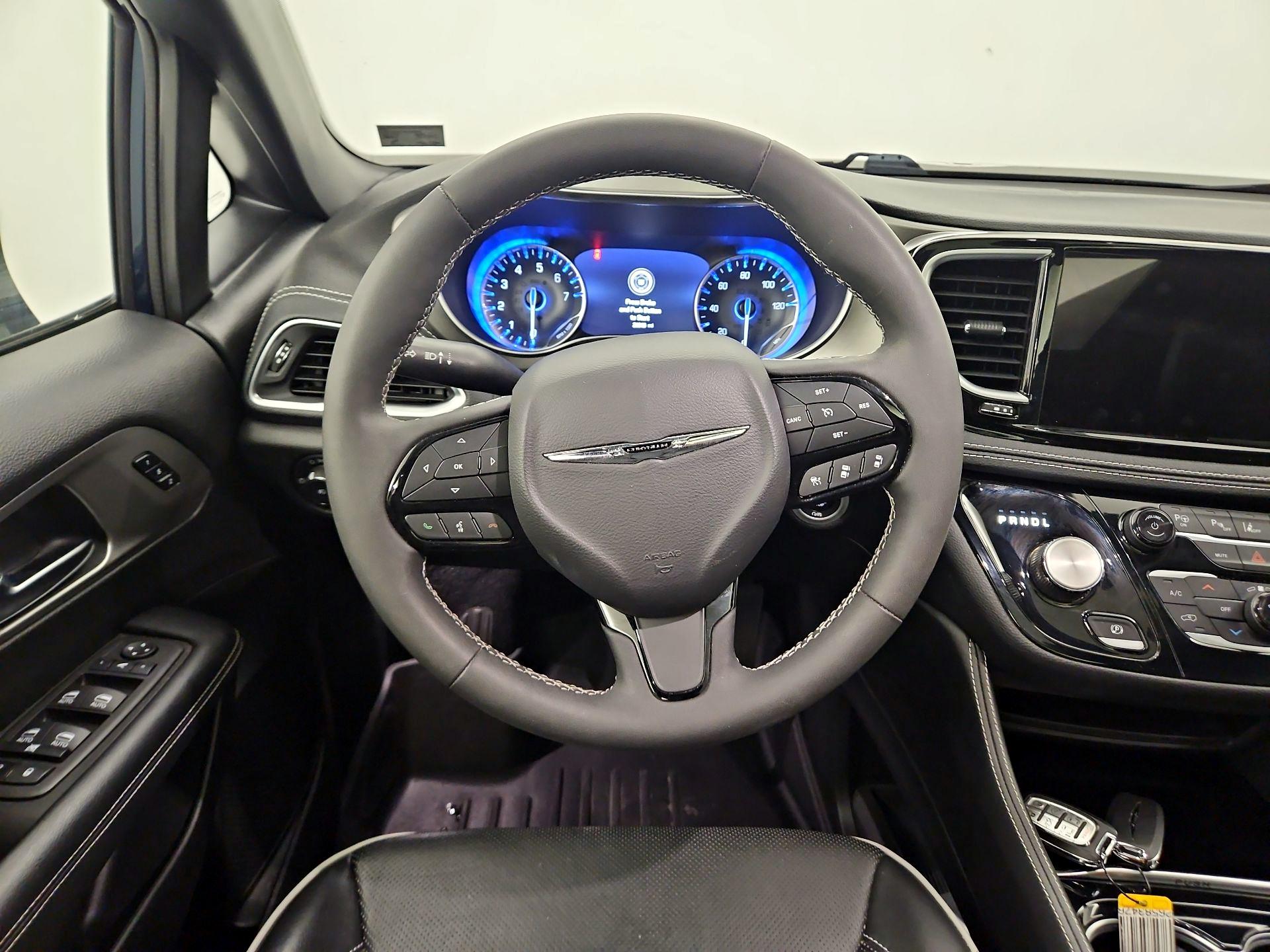 Thumbnail: 2023 Chrysler Pacifica - 10